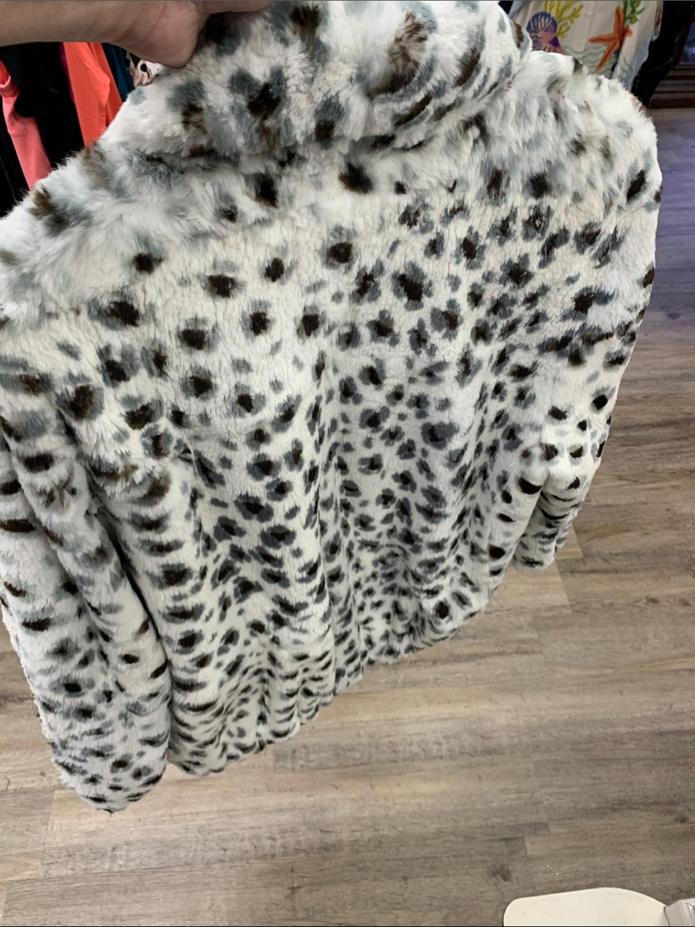 Faux Fur Leopard-Print Teddy Jacket in White - Picture 5 of 8